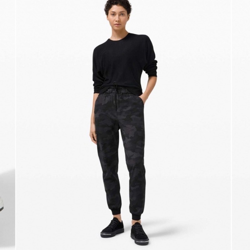 Lululemon Stretch High-Rise Jogger Heritage 365 Camo Deep Coal Multi